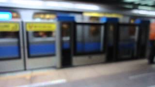 台北捷運321型改裝車(105/106)往亞東醫院離站