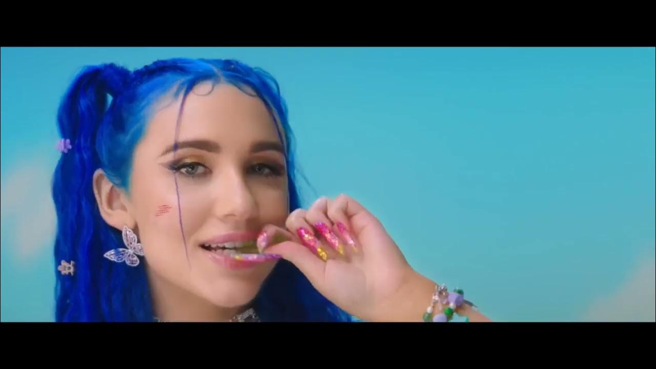 Скотт эдкинс неоспоримый. Песни мини бойки. Мияги бойко. Миа бойко 2021. Миа бойка в клипе бегу по тропинке.