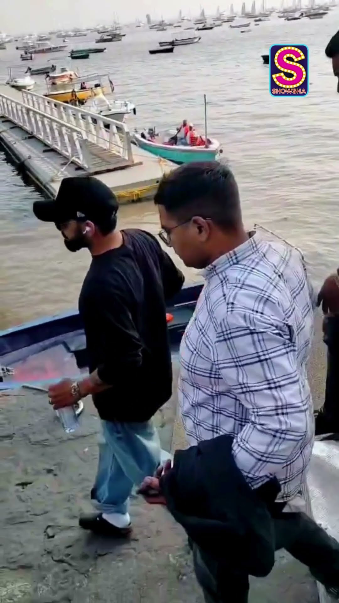 GOAT Virat Kohli Off Where? Avoids Paps As He 'Jettys' off Somewhwere | Bollywood | Cricket | N18S