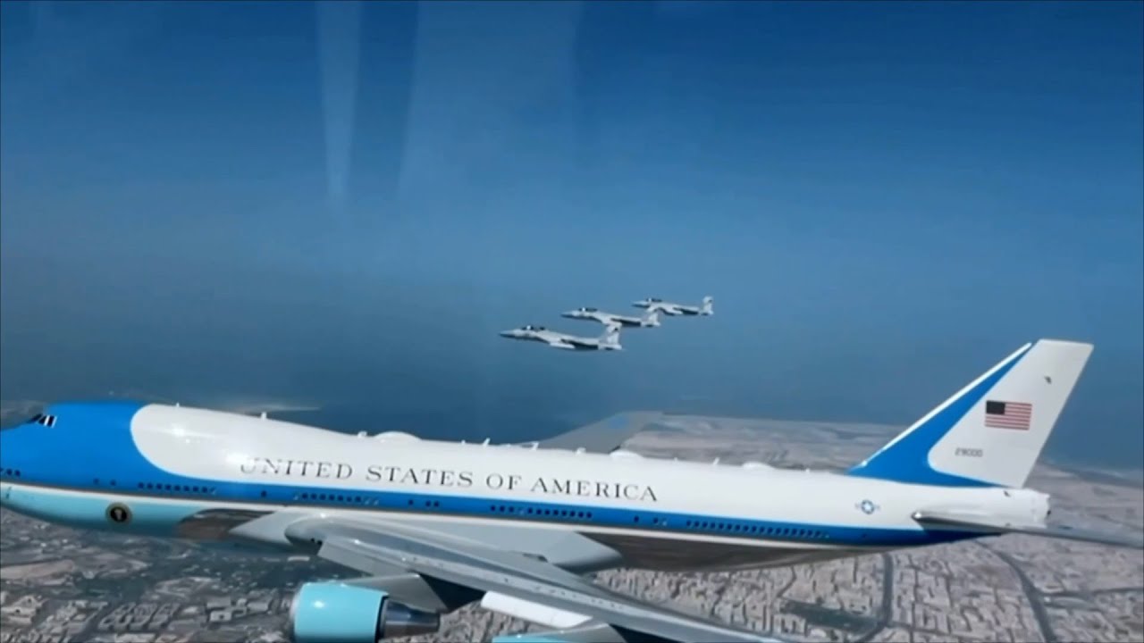 Footage of F-15 fighters escorts Trump's Air Force One into Qatar