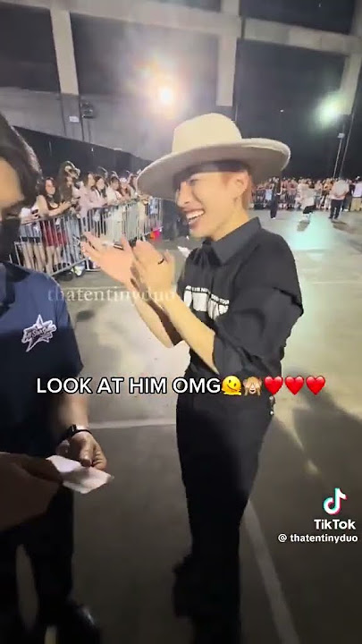 he got that beautiful smile from his mom 😌#hongjoong #ateez #kpopshorts © to the the owner on tiktok