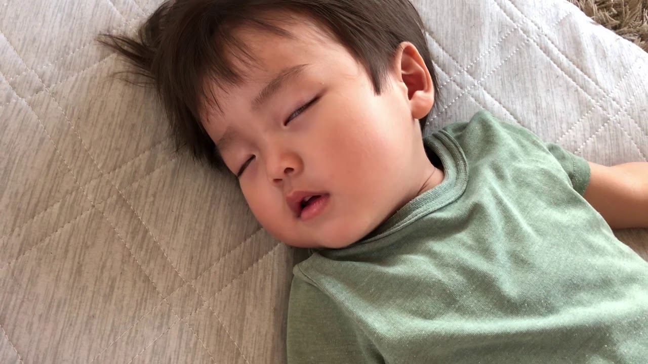 我が家の息子 半目で寝てる 起きてますかぁ Youtube 我が家の息子 半目で寝てる 起きてますかぁ Youtube