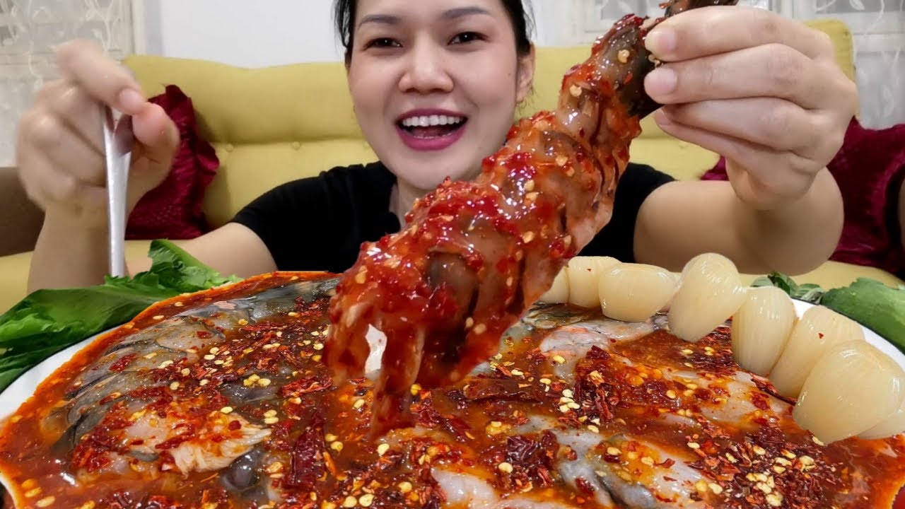 เพจ อาหาร น่า กิน Update New กินกุ้งสดลายเสือ5ตัว1กิโล ราดน้ำยำข้นๆเผ็ดๆ+กินกับหอมดองกรอบหวาน (อยากผอมต้องดู)|WernWoei