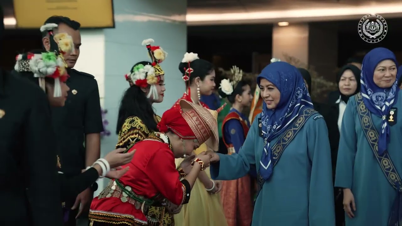 LAWATAN RAJA PERMAISURI AGONG KE NEGERI SARAWAK