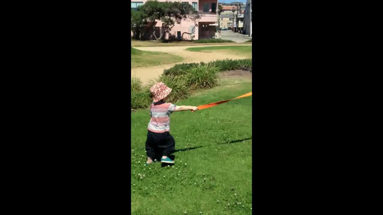 corée running with toddler.MOV