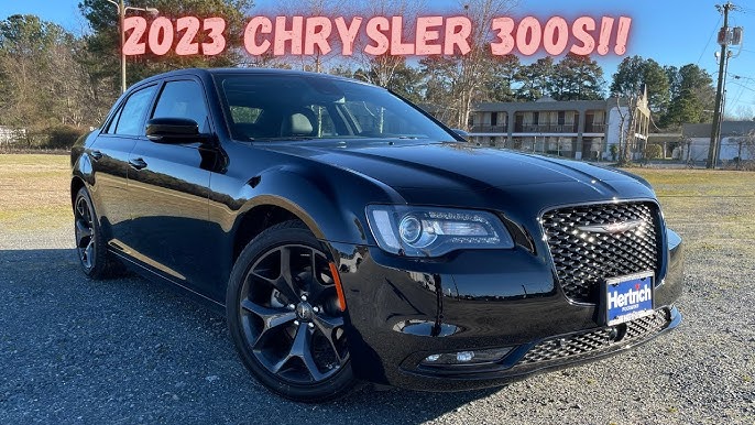 Old-School 485 hp American Muscle! -- 2023 Chrysler 300C First Look 