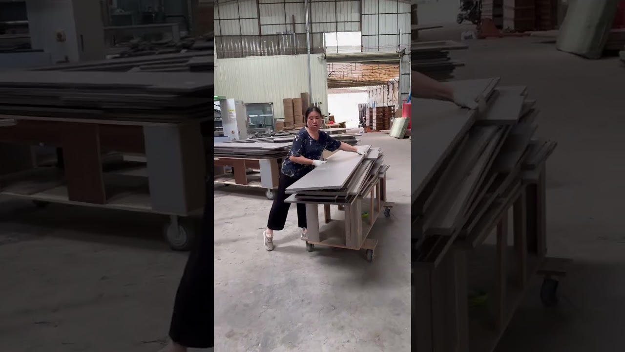 A very popular edge sealing machine in China, can seal aluminum, can seal wood, edge sealing effect