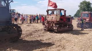 exhibition of tractor Houdkovice 2019  zapas Stalinec T100 vs Dt54