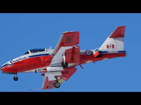 Canadair CT-114 Tutor 114141 Landing Runway 24 CYQB