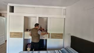 Armario Empotrado Con Puertas Correderas Japonesas - Herrajes De La Wurth Built-In Wardrobe Wit