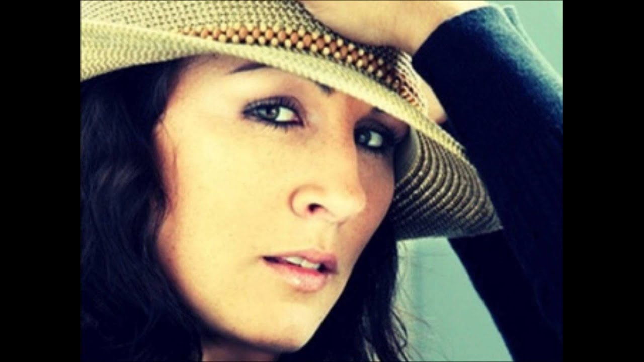 Bec Lavelle - The Siren's Song ( McLeod's Töchter, Vol 1 )