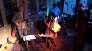 Tara Linda \u0026 Tortilla Western Trio - Quando Bebo