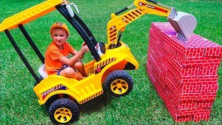 Tractor breaks down the walls - Vlad ride on power wheel to help kid Resimi