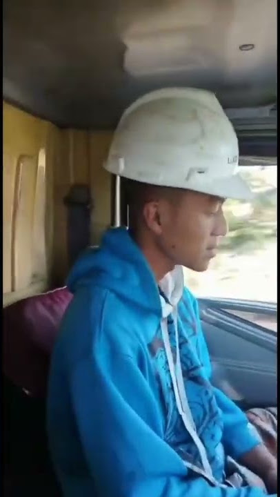 Sam no ngantuk pakai Helm biar gak kebentur 🤣#driver #sopir #truk #ngantuk