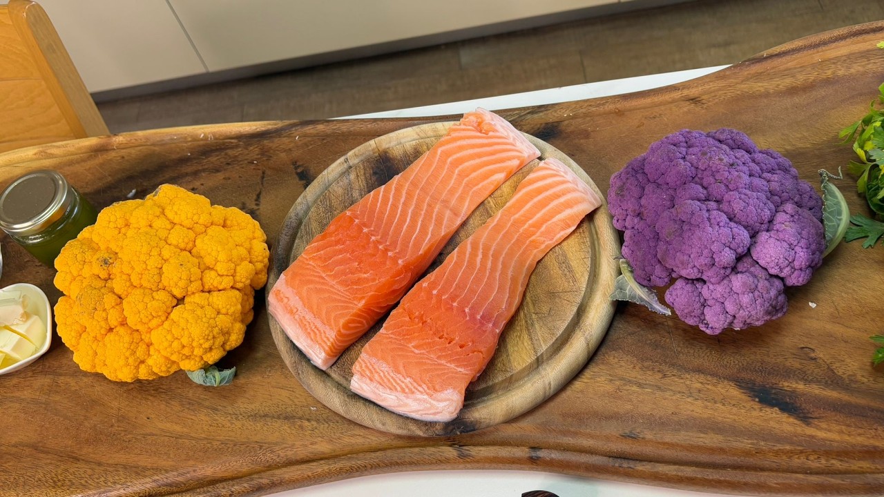 סלמון במיסו עם פירה מכרובית סגולה וכתומה - קל פשוט וטעים