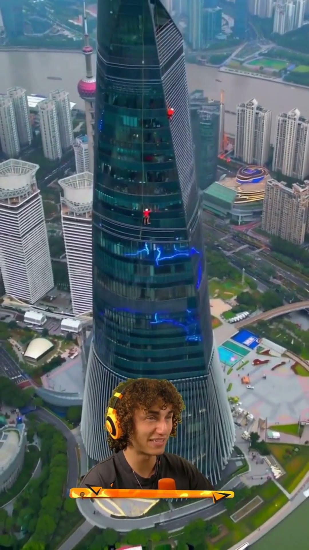 CRAZY Climber on a Shanghai TOWER