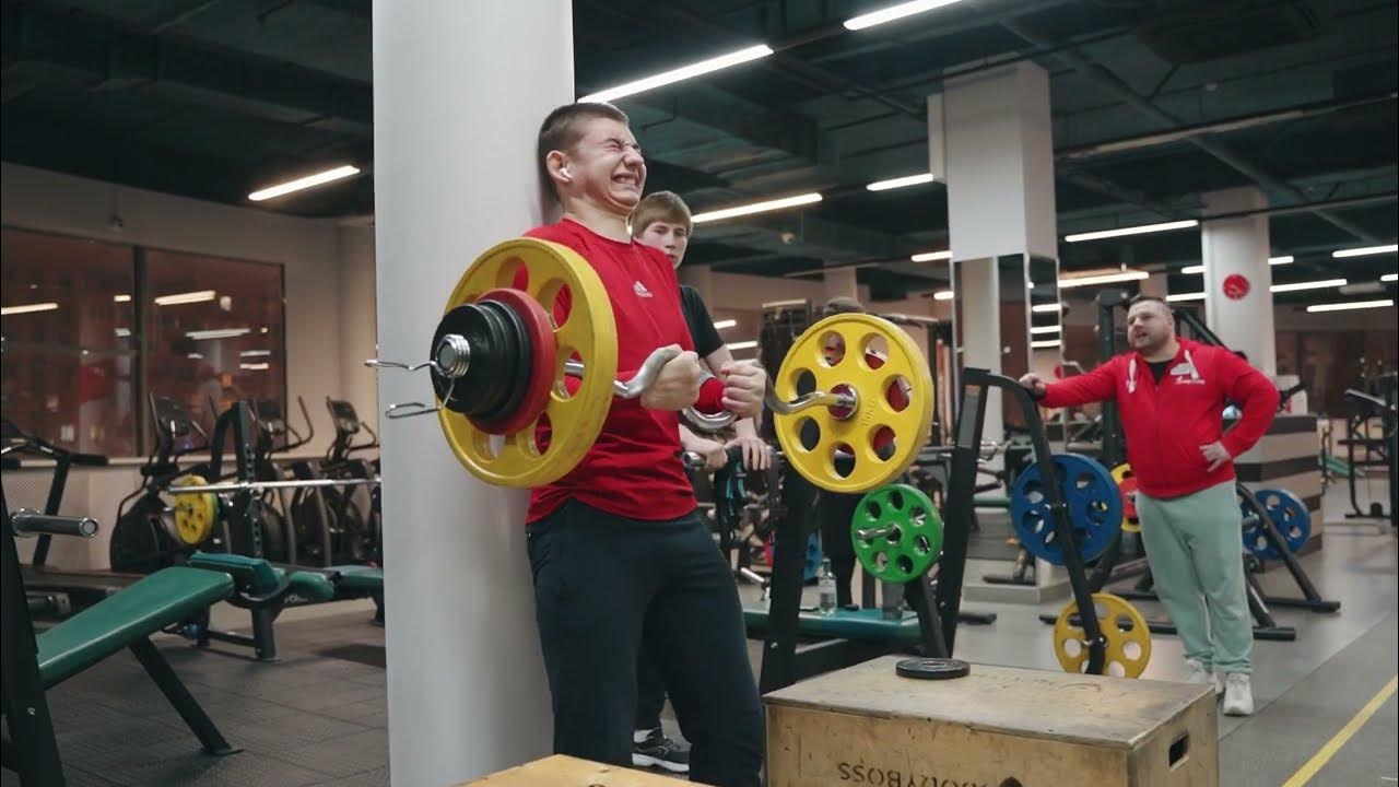 Соревнования по подъему штанги на бицепс