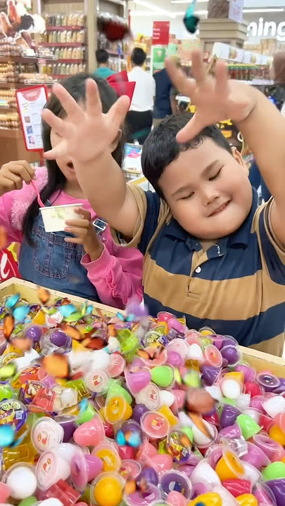 Kupu kupu terbang melayang di atas jelly puding #makan #mukbang #jajanan
