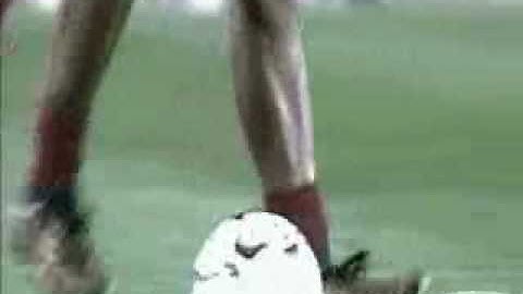 Ronaldinho Vs Maradona -from www.metacafe.com-.wmv