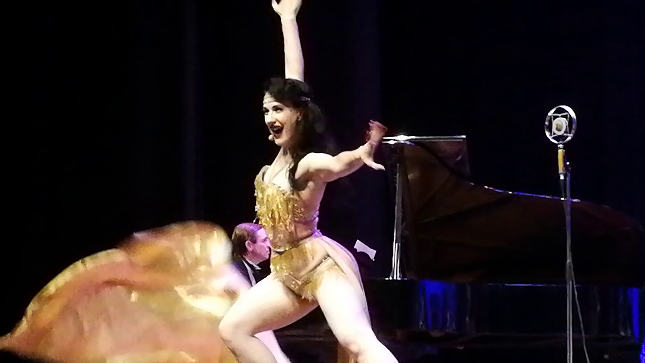 Miss Betsy Rose (Burlesque) accompanied by Alex Mendham Orchestra @ Summer Jamboree, Italy - 2019
