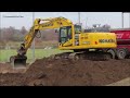 Kettenbagger KOMATSU PC 210 LCI und Planierraupe 61 PXI beim Erdbau