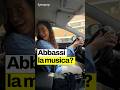 Abbassare il volume della musica in macchina quando parcheggiate? C'è un motivo scientifico