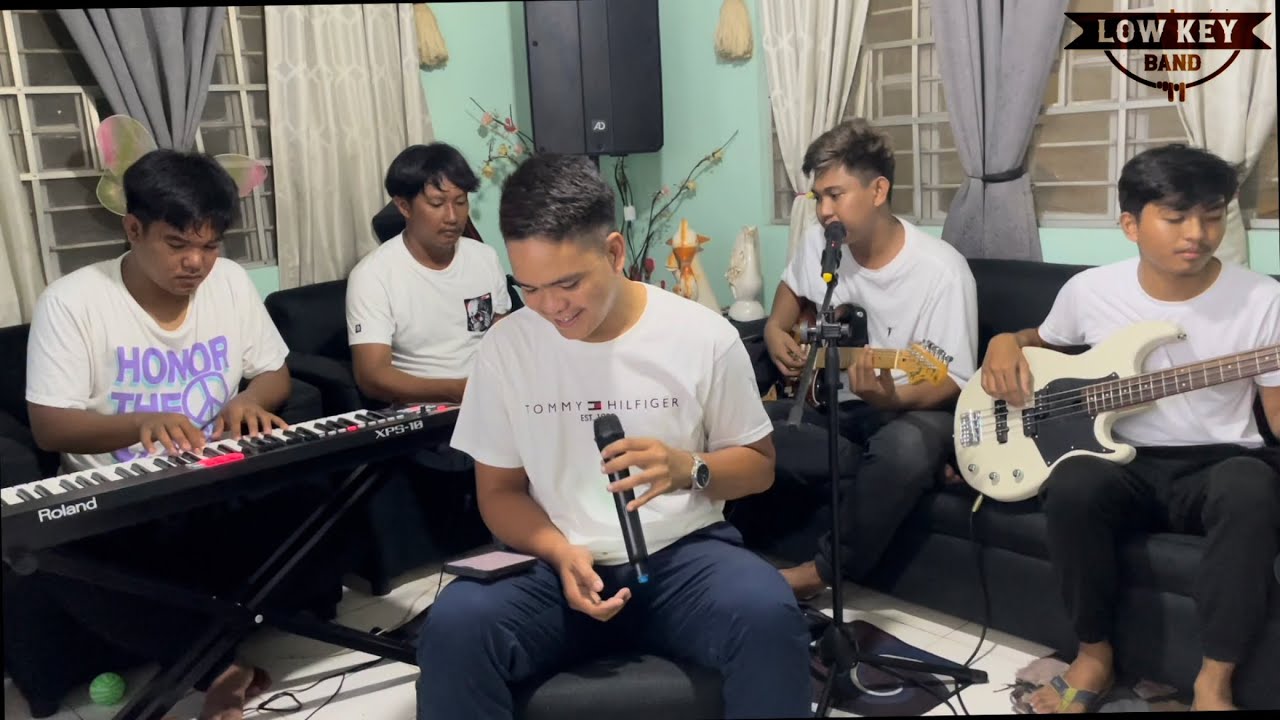 To All The Girls I’ve Loved Before - Julio Iglesias | LowKey Band (cover) To All The Girls I’ve Loved Before - Julio Iglesias | LowKey Band (cover)