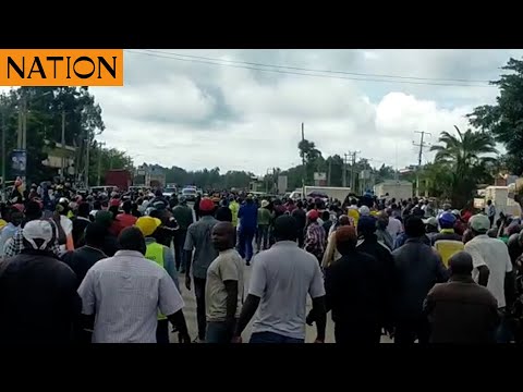 Sagana residents block the road bringing Kibaki body's convoy to a stop briefly