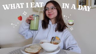 WHAT I EAT IN A DAY 🍓🍵 (realistic &amp; healthy-ish)