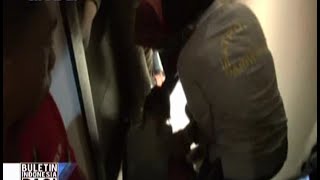 Petugas Menangkap Siswi SMP Yang Sedang Mesum Dengan Pria Di Sebuah Kamar Hotel - BIP 20/06 Petugas Menangkap Siswi SMP Yang Sedang Mesum Dengan Pria Di Sebuah Kamar Hotel - BIP 20/06