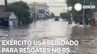 Exército usa blindados para operações de resgate no RS