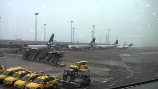 Copenhagen Airport - It starts to snow !