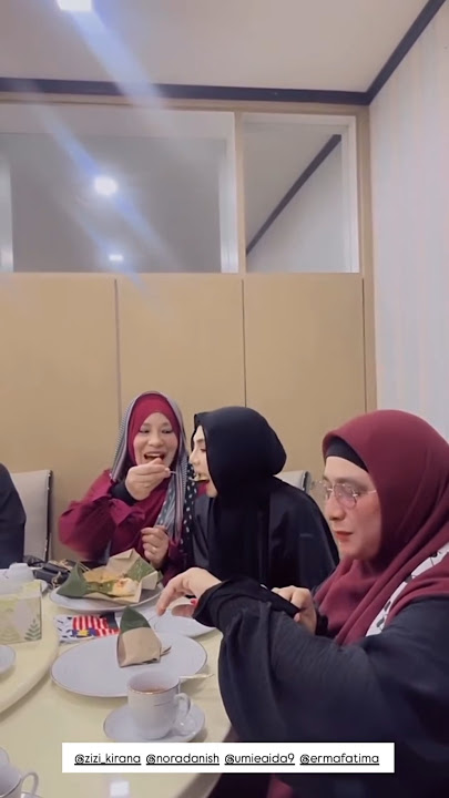 Manja ek Zizi Kirana...Ustazah Asni Mansur Suapkan....