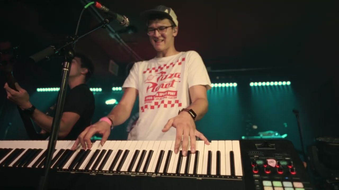 YouTubeでSecret Menu - Bleed | LIVE in NYC at Arlene’s Groceryを視聴 YouTubeでSecret Menu - Bleed | LIVE in NYC at Arlene’s Groceryを視聴