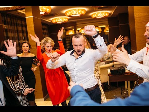 Ведущая, шоувумен в