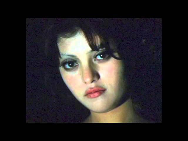 Flower Meg - ベッドにばかりいるの - YouTube