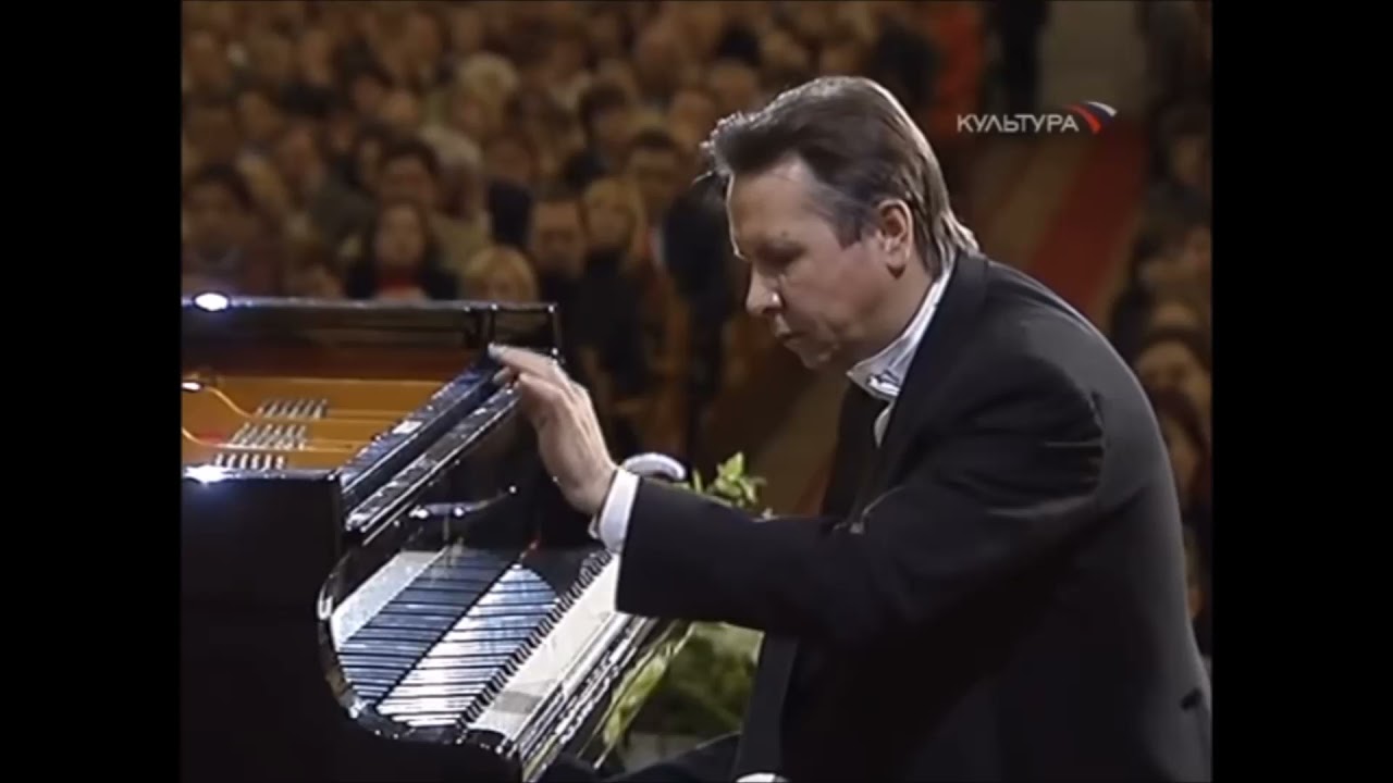 Смотреть «Edvard Grieg - Scherzo - Lyric piece for piano, Op  54:5 - Mikhail Pletnev» на YouTube