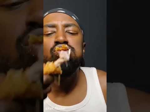 How CJ eats Fried chicken 🍗