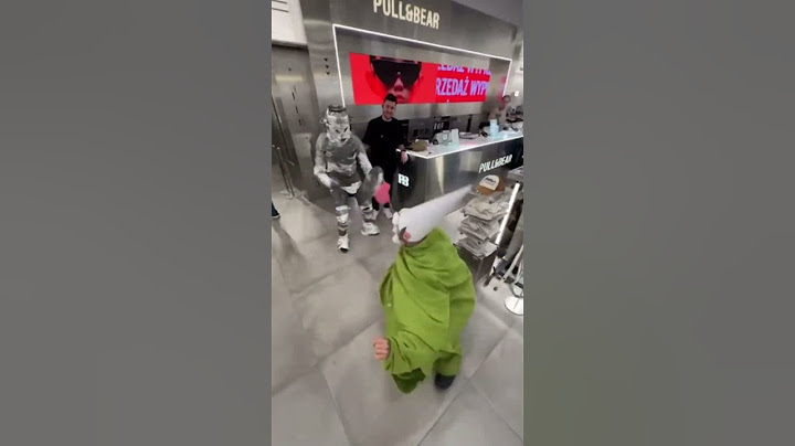 Green wizard gnome gets attacked by knight #meme #crawly