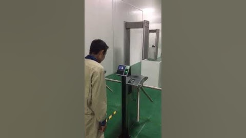 Cổng xoay bằng thẻ từ, vân tay hoặc khuôn mặt