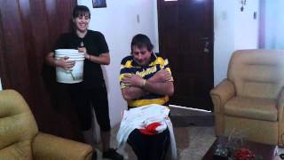 Desafío Del Agua Helada Padre E Hija.