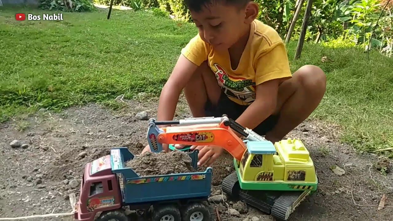  Mobil  Truck Pasir and Bego Excavator Keruk  Tanah  YouTube