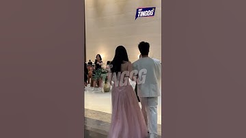 Anh tài Đặng Khôi rạng rỡ nắm tay vợ đến mừng đám cưới Đạt G - Cindy Lư.