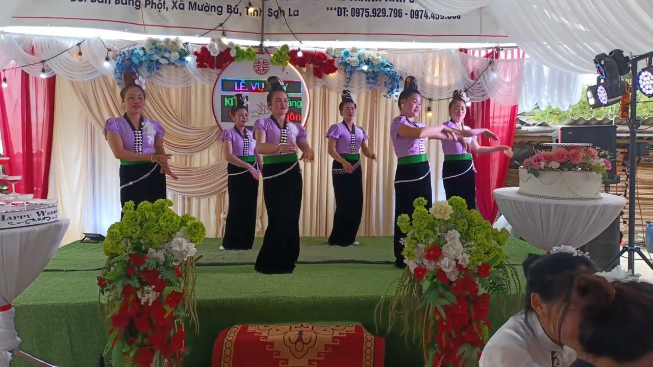Đội múa phụ nữ bản giàn múa mừng đám cưới hai cháu ❤️🩷🩷🌺🌺🌹🌺🌺