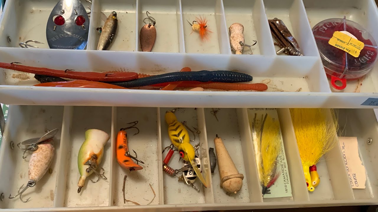 VINTAGE Tackle Box SURPRISED Me! | 70s Fishing Lures, Rapalas, Jitterbugs, and MORE | UNBOXING VINTAGE Tackle Box SURPRISED Me! | 70s Fishing Lures, Rapalas, Jitterbugs, and MORE | UNBOXING