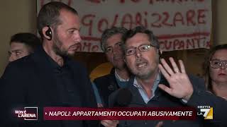 Napoli, si scaldano gli animi tra l'occupante di una casa e l'assessore: 