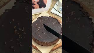hot chocolate cake with pistashio #dessert #cakesurabaya #chocolate #cakedesign #cake #eidcake