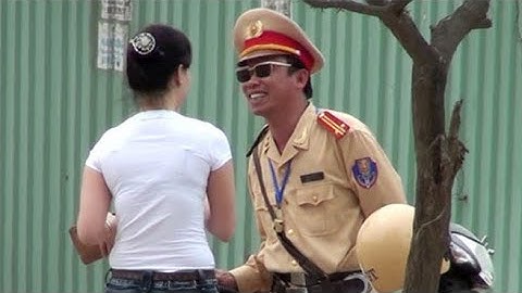Cameraman siêu xinh gái bị Csgt bắt nhầm, và cái kết coi thường người khác.