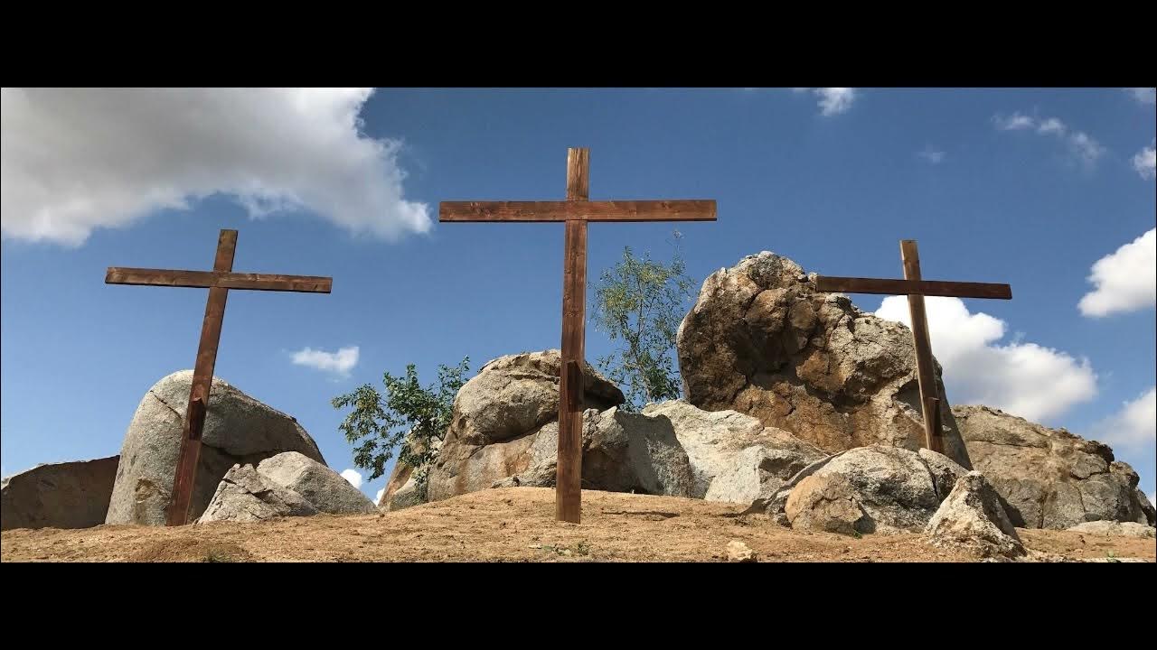 Животворящий крест в иерусалиме. Гора голгофа в иерусалиме. Иисус на кресте фигурка. Где находится крест на котором распяли иисуса. Голгофа распятие христа.