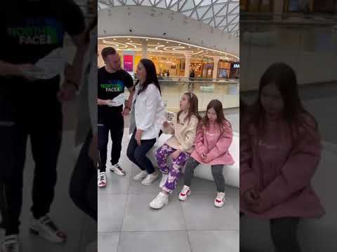 Мама бросила детей,